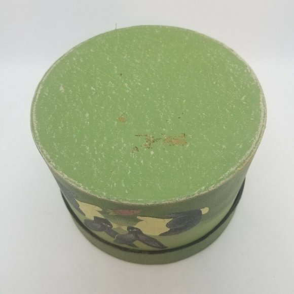 Round Gift Box Green Cardboard Kissing Black White Bunnies Happy Easter Spring - Picture 5 of 8